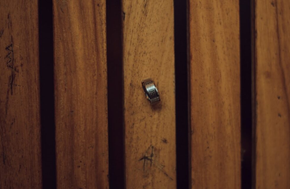 How to Fix a Wardrobe Door That Will Not Close Anymore