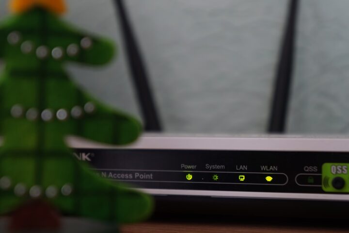 Why Your Wi-Fi Slows Down Every Evening (and What Actually Fixes It)